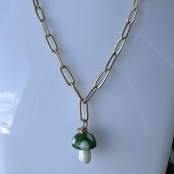 20-inch gold-plated chain with a mushroom pendant - Picture 1 of 2